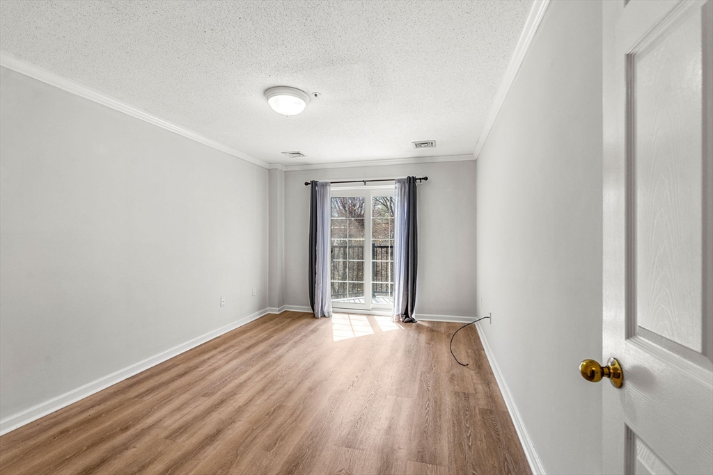 148 Main St K325