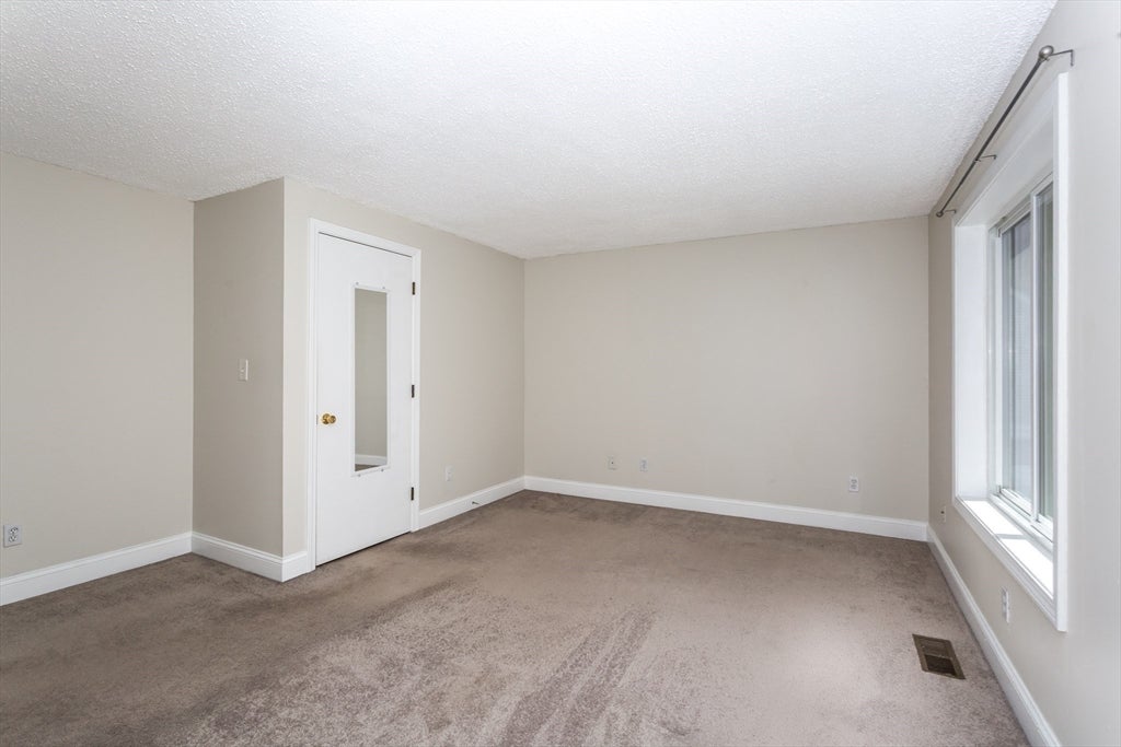 36 Stone Ridge Rd #36, Franklin, MA Photo #26