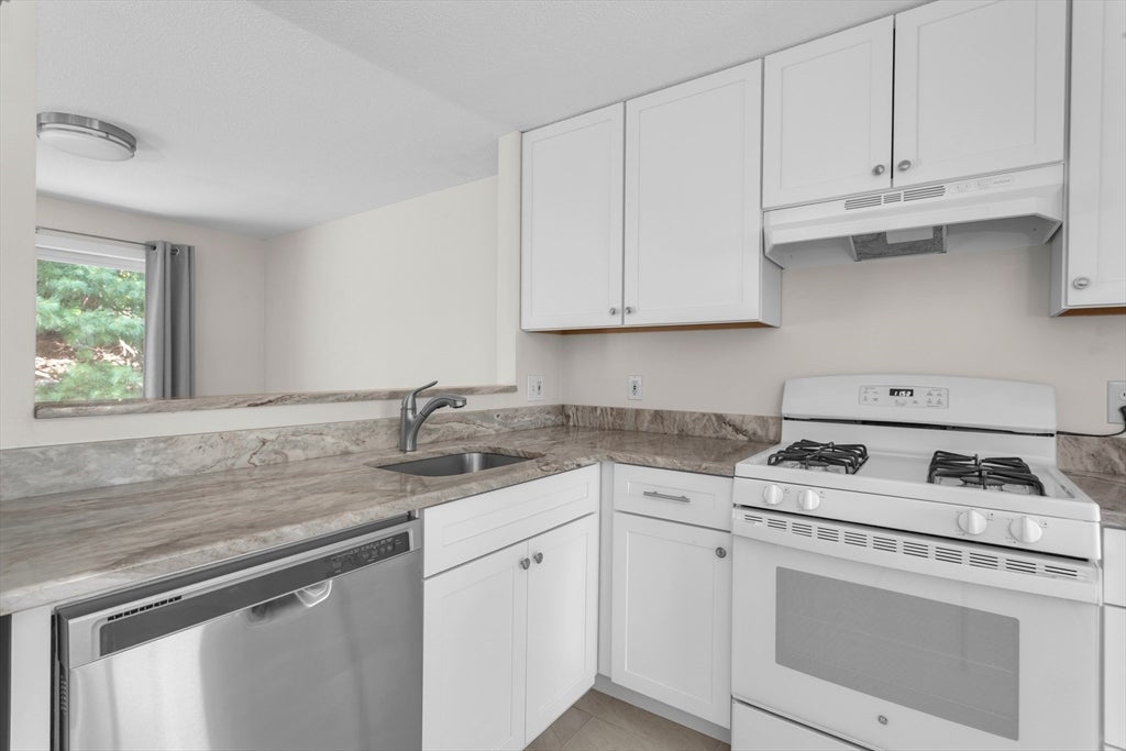 36 Stone Ridge Rd #36, Franklin, MA Photo #8