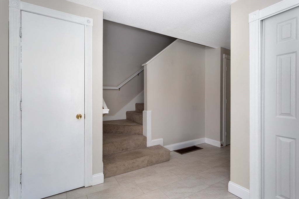 36 Stone Ridge Rd #36, Franklin, MA Photo #17