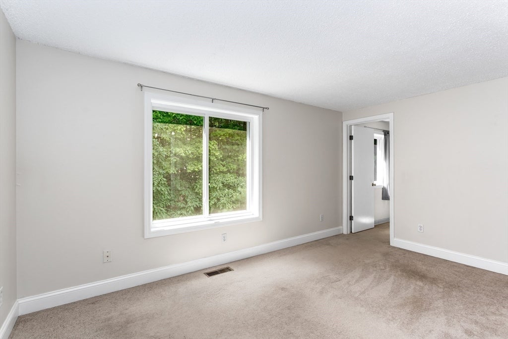36 Stone Ridge Rd #36, Franklin, MA Photo #24