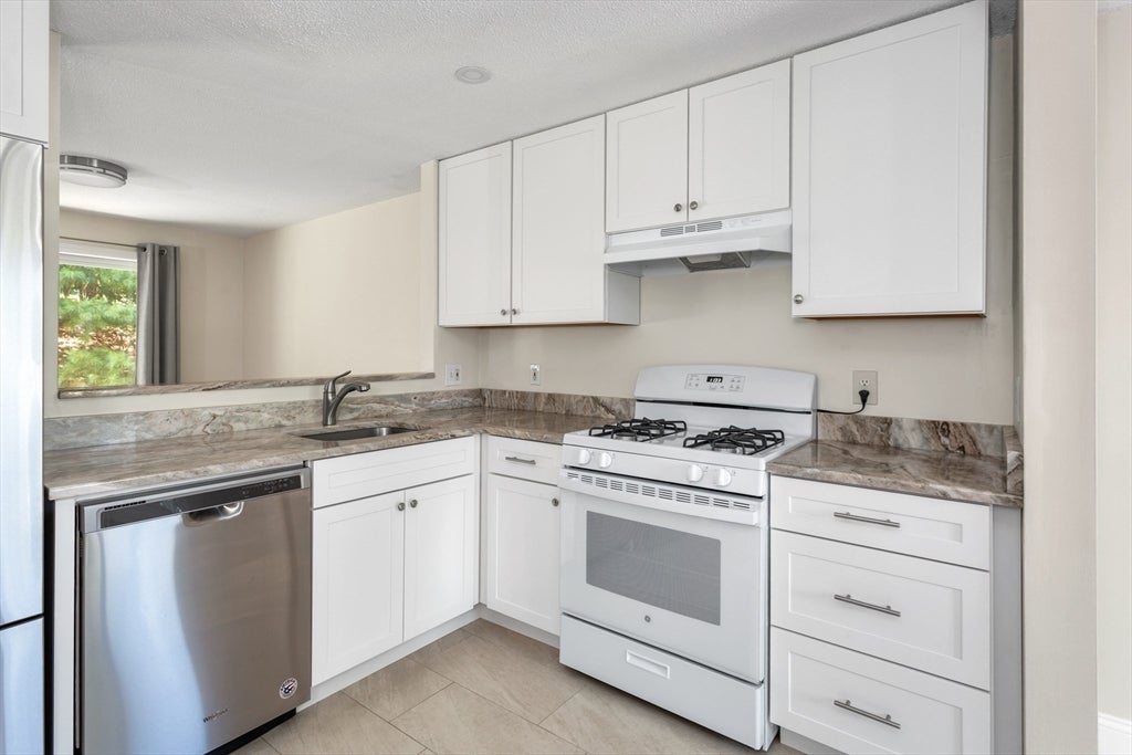36 Stone Ridge Rd #36, Franklin, MA Photo #6