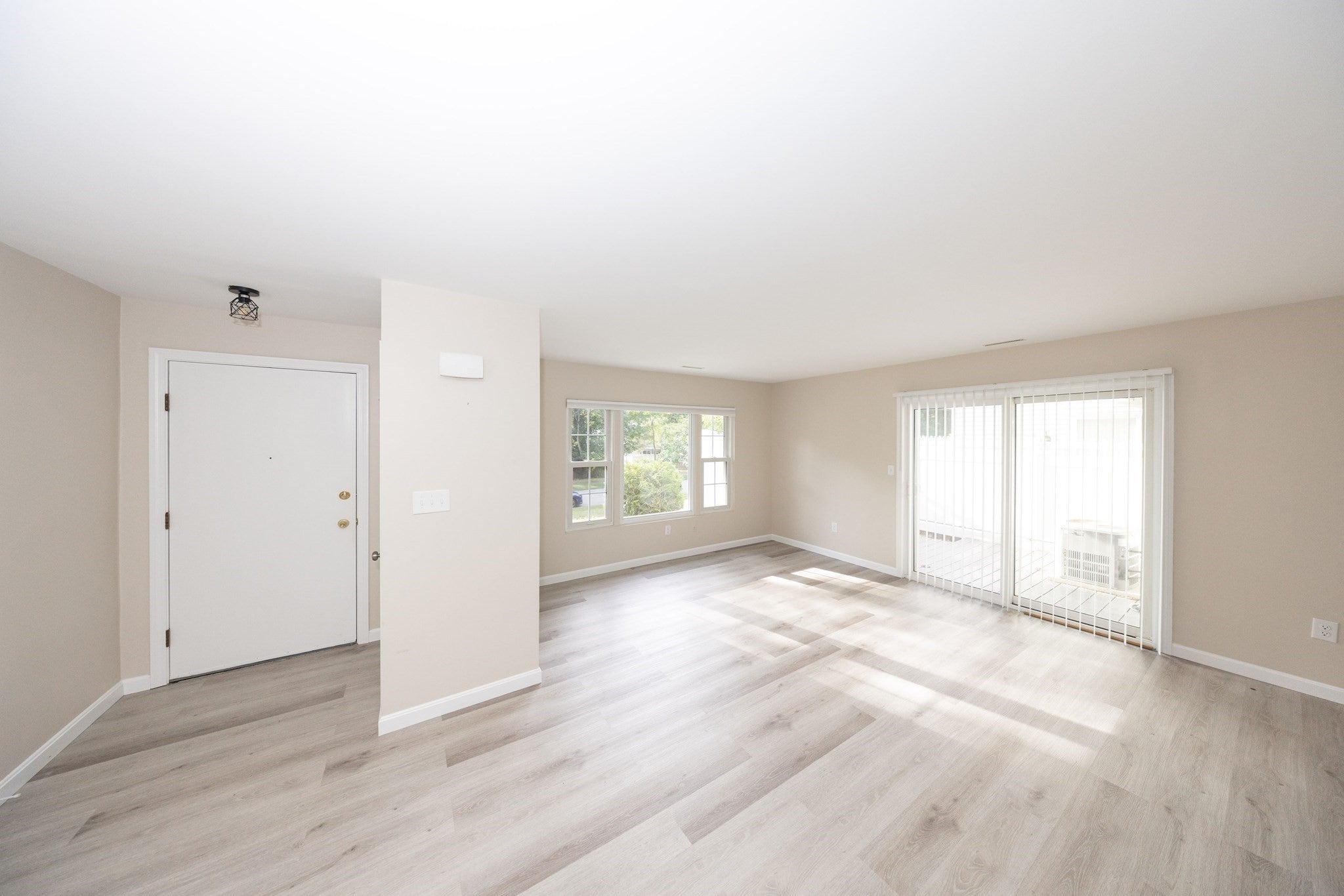 701 Edgebrook Dr 701