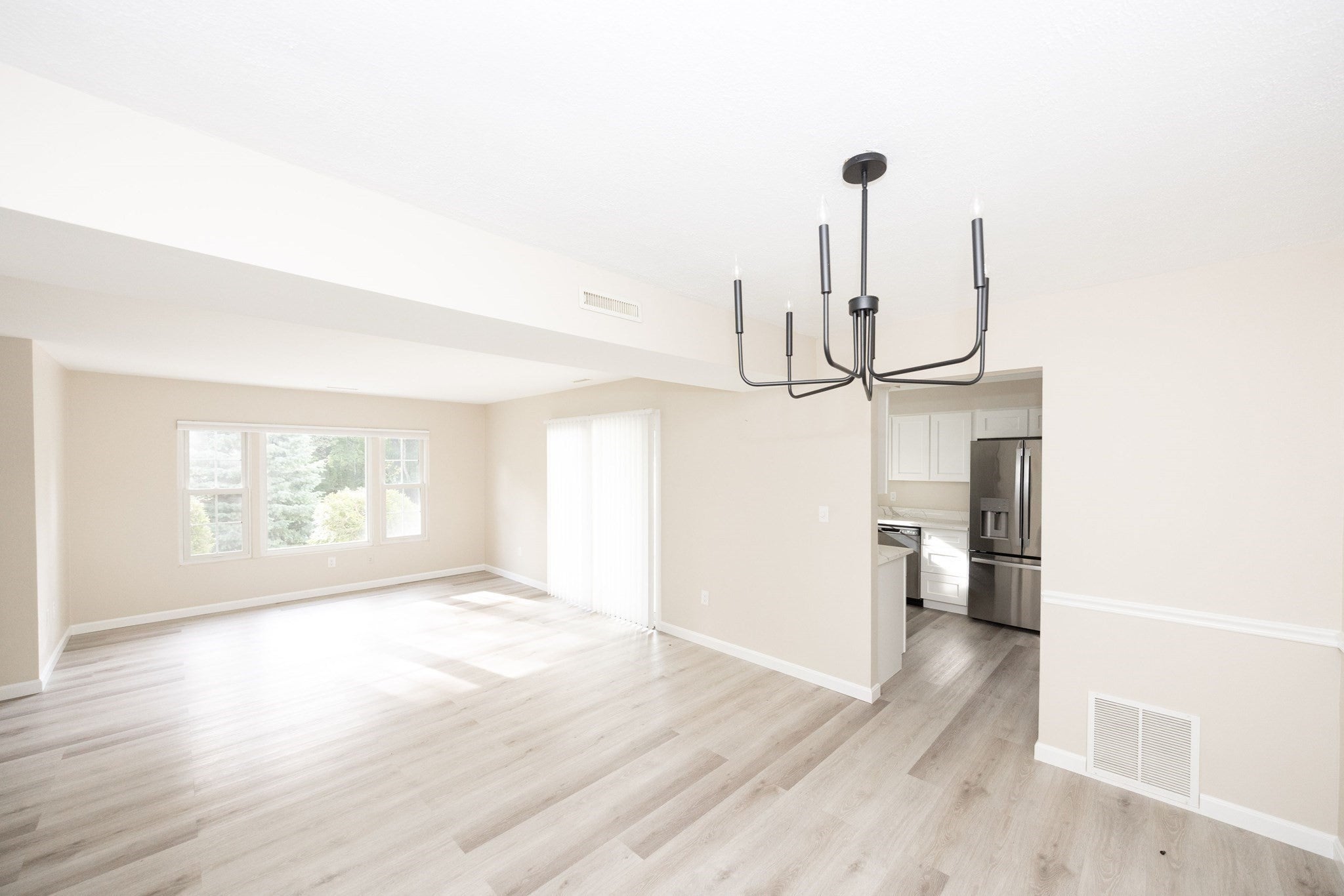 701 Edgebrook Dr 701