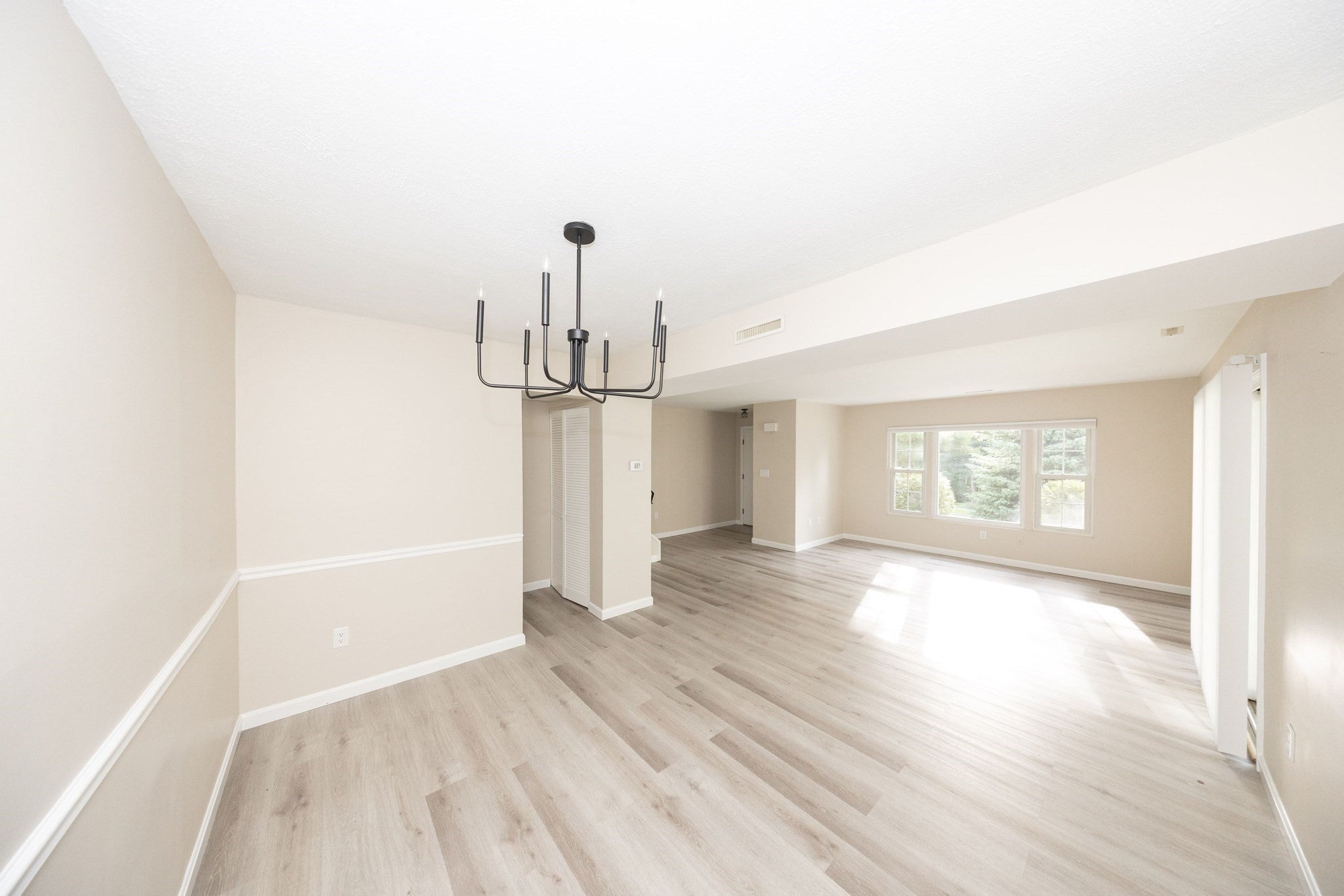 701 Edgebrook Dr 701