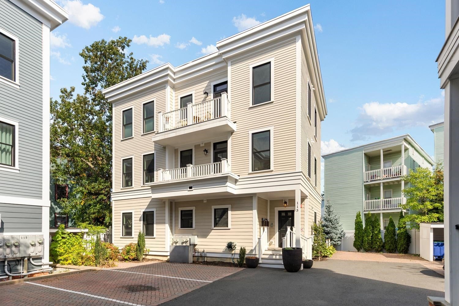 Photo of 113 Beacon St, Somerville, MA