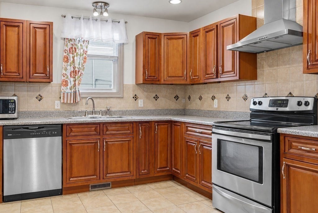 252 Whitman St, New Bedford, MA, 252 Whitman St, New Bedford, MA Photo #10