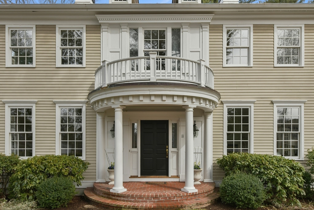 11 Olmsted Dr