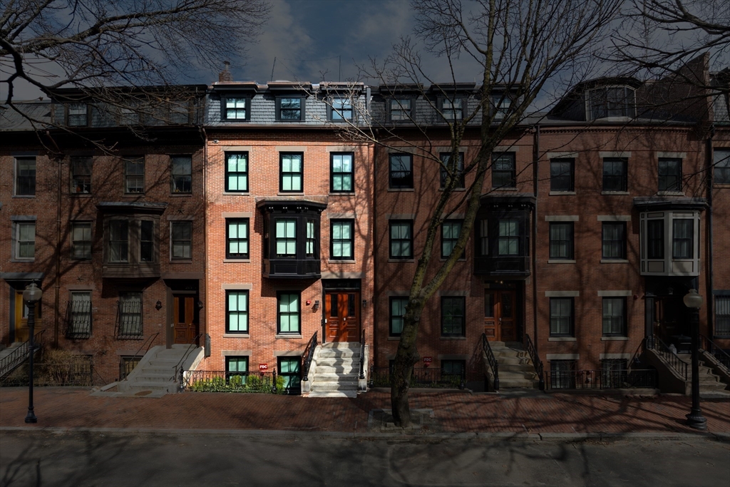 213 W Springfield Street
