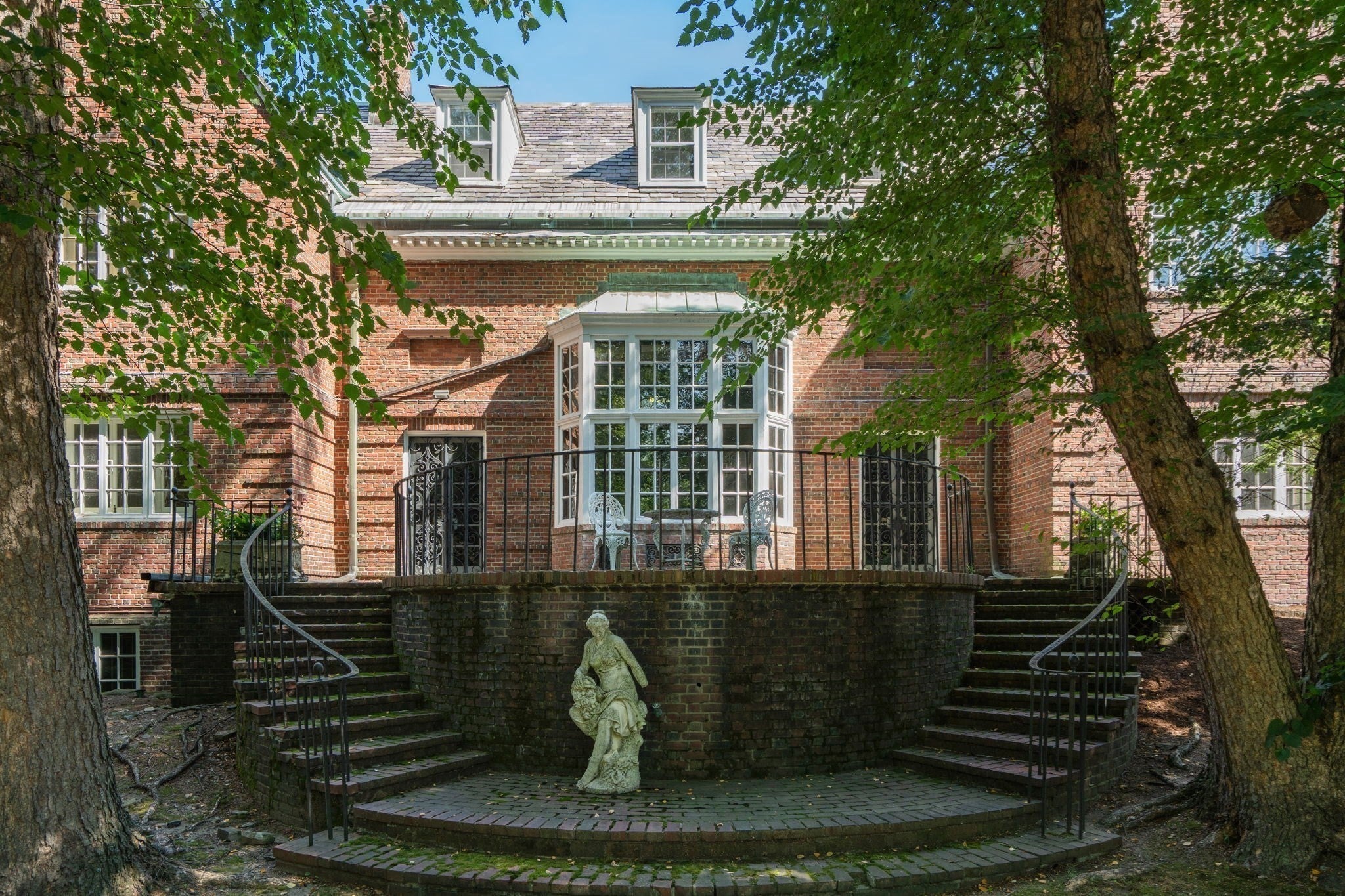 180 Ivy St