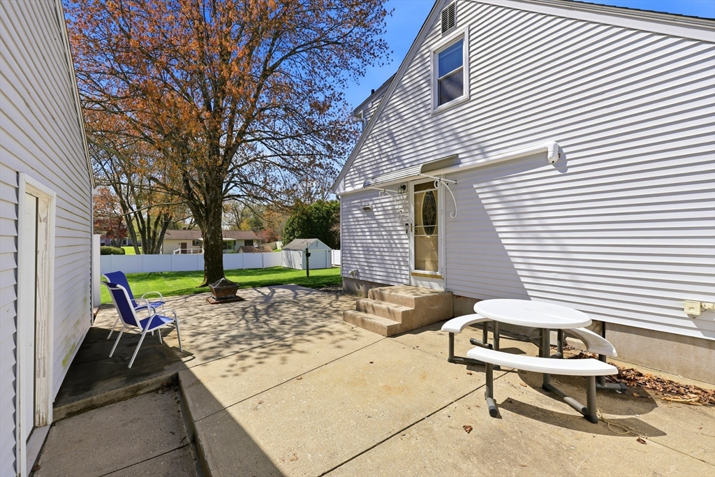 82 Pleasant Dr