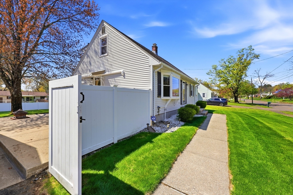 82 Pleasant Dr