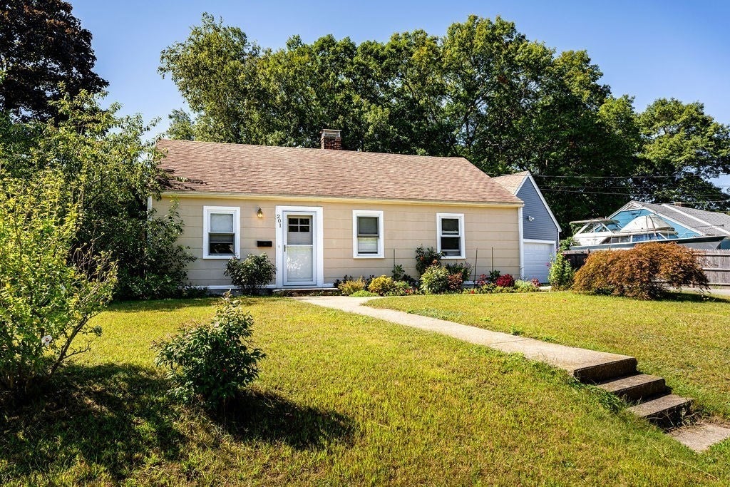 201 Stoughton St, Stoughton, MA Photo #1