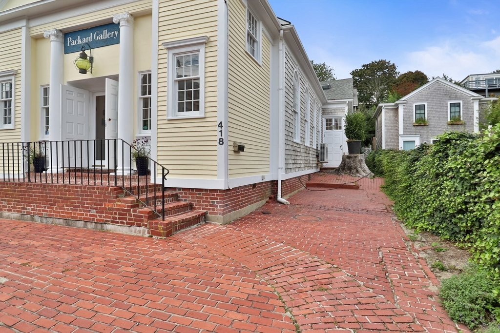418 Commercial St