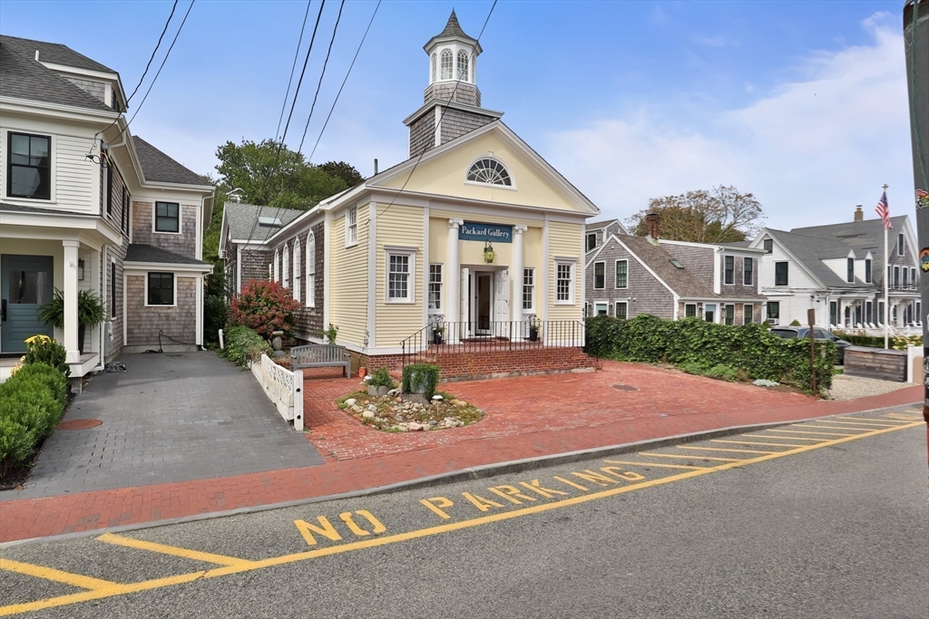 418 Commercial St