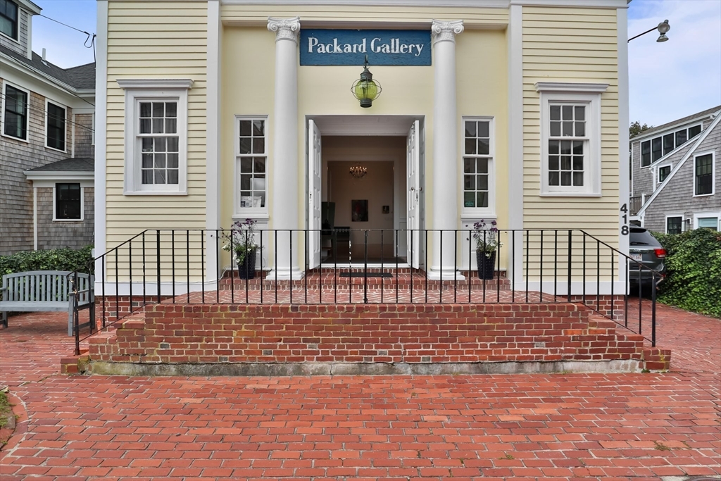 418 Commercial St