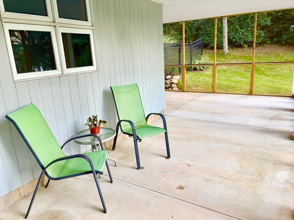 11 Cove Dr, Sturbridge, MA Photo #37