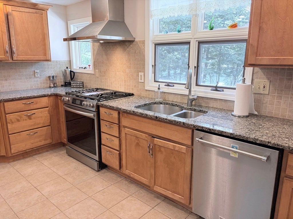 11 Cove Dr, Sturbridge, MA Photo #11