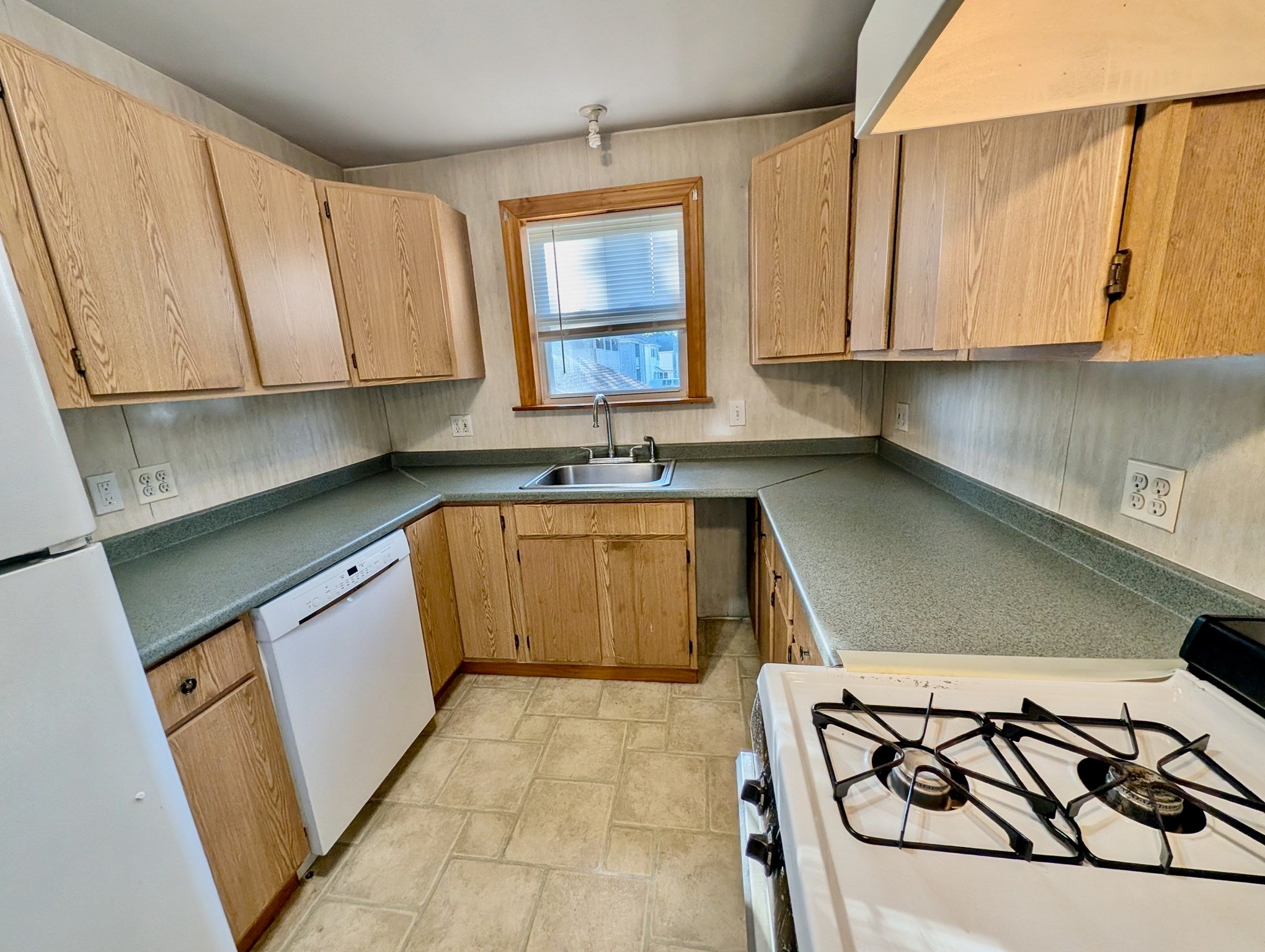 64-66 Lyons Street, Springfield, MA, 64-66 Lyons Street, Springfield, MA Photo #3