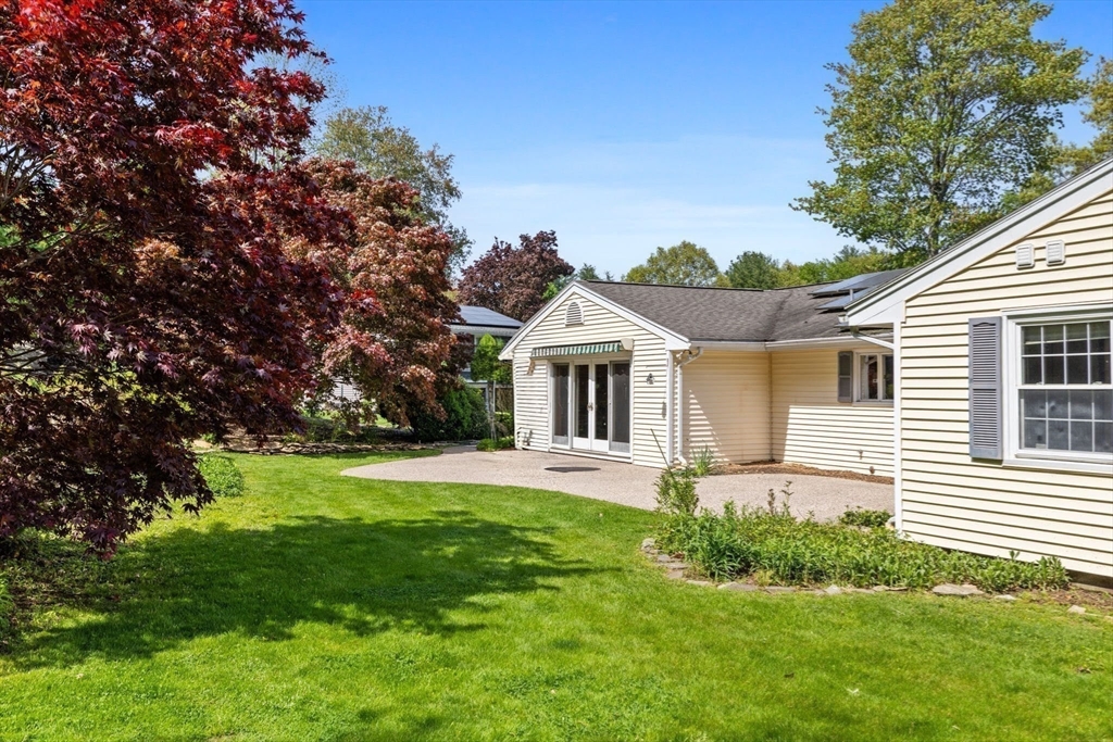 12 Burton Farm Dr