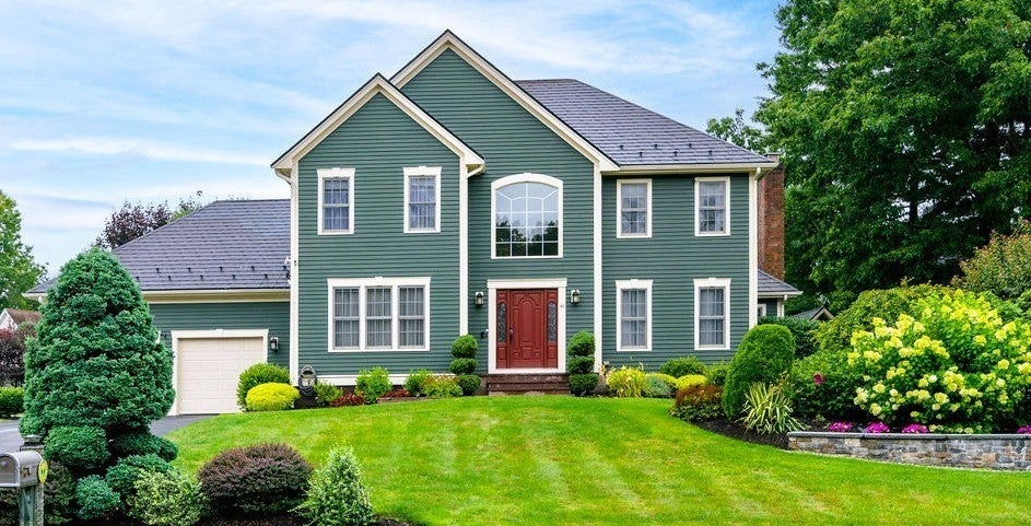 Photo of 46 Hunt Dr, Stoughton, MA
