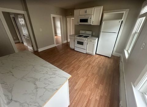 18 Fairbanks St 3 Worcester MA 01610
