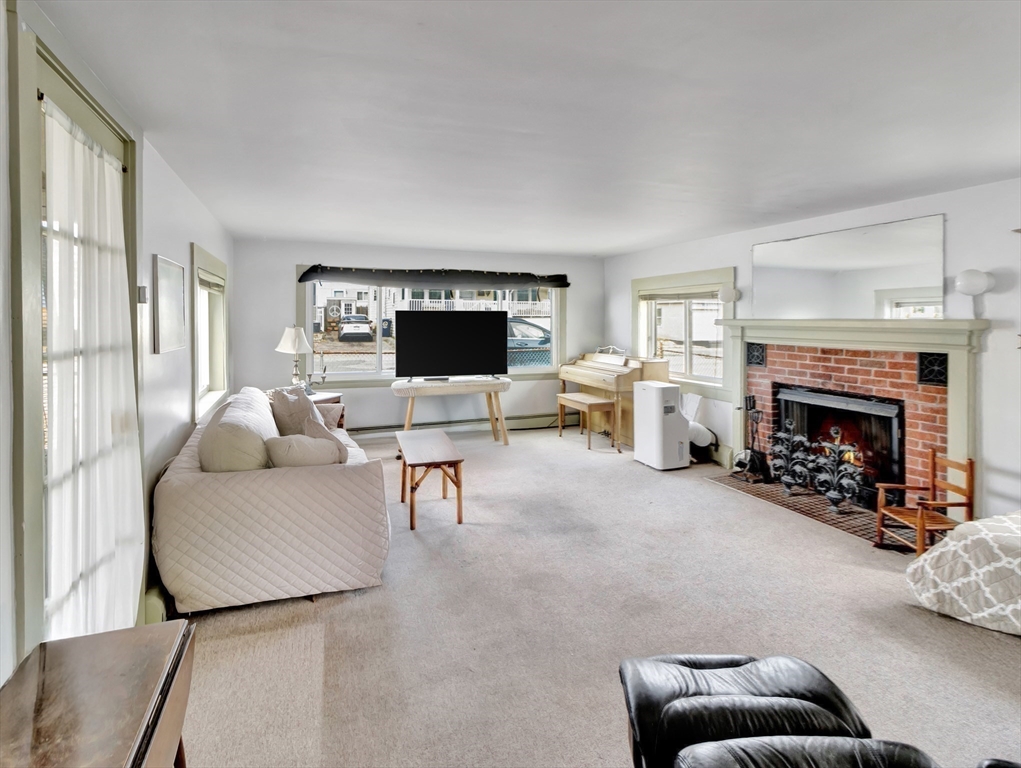 19 Manomet Avenue