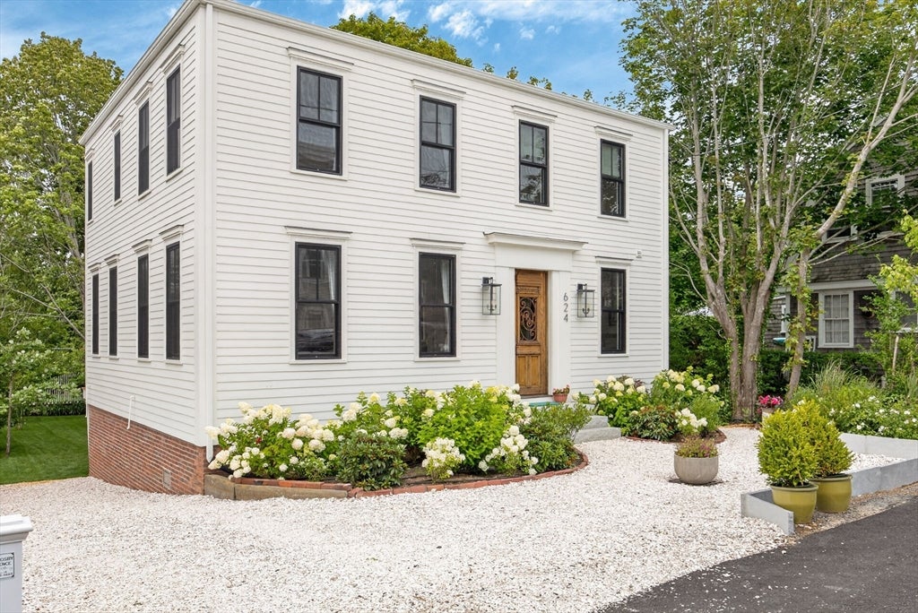 624 Commercial Street