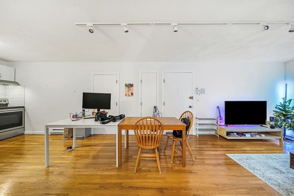 104 Trowbridge St 4
