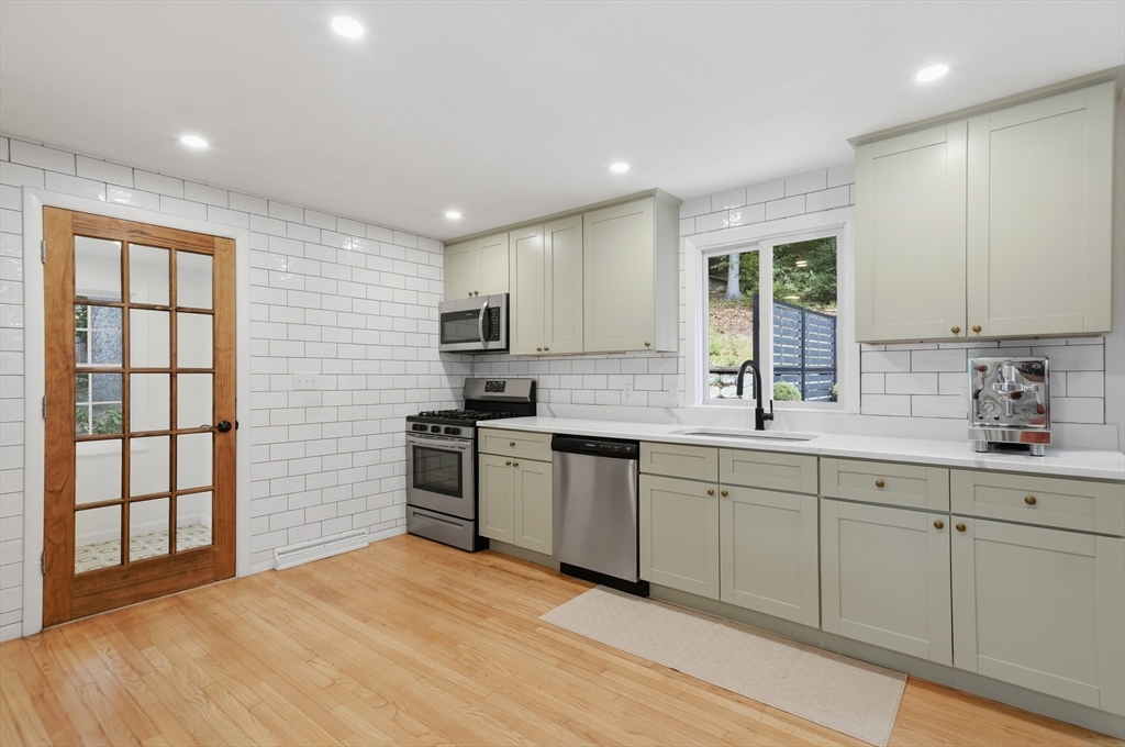 334 Rogers St, Lowell, MA, 334 Rogers St, Lowell, MA Photo #2