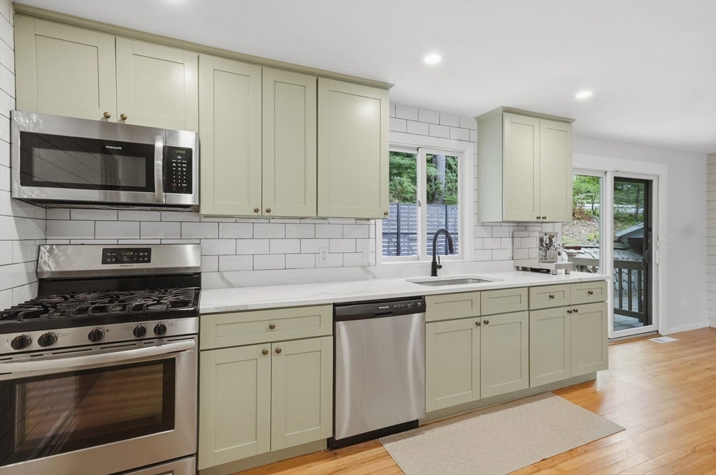 334 Rogers St, Lowell, MA, 334 Rogers St, Lowell, MA Photo #3