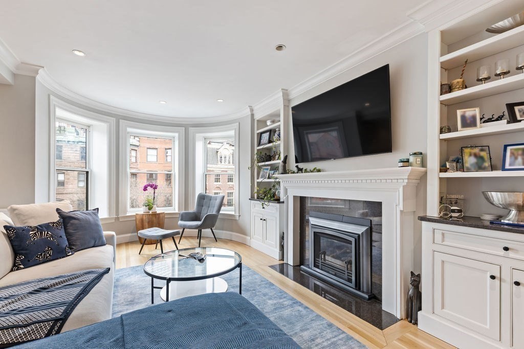 157 Newbury St 3