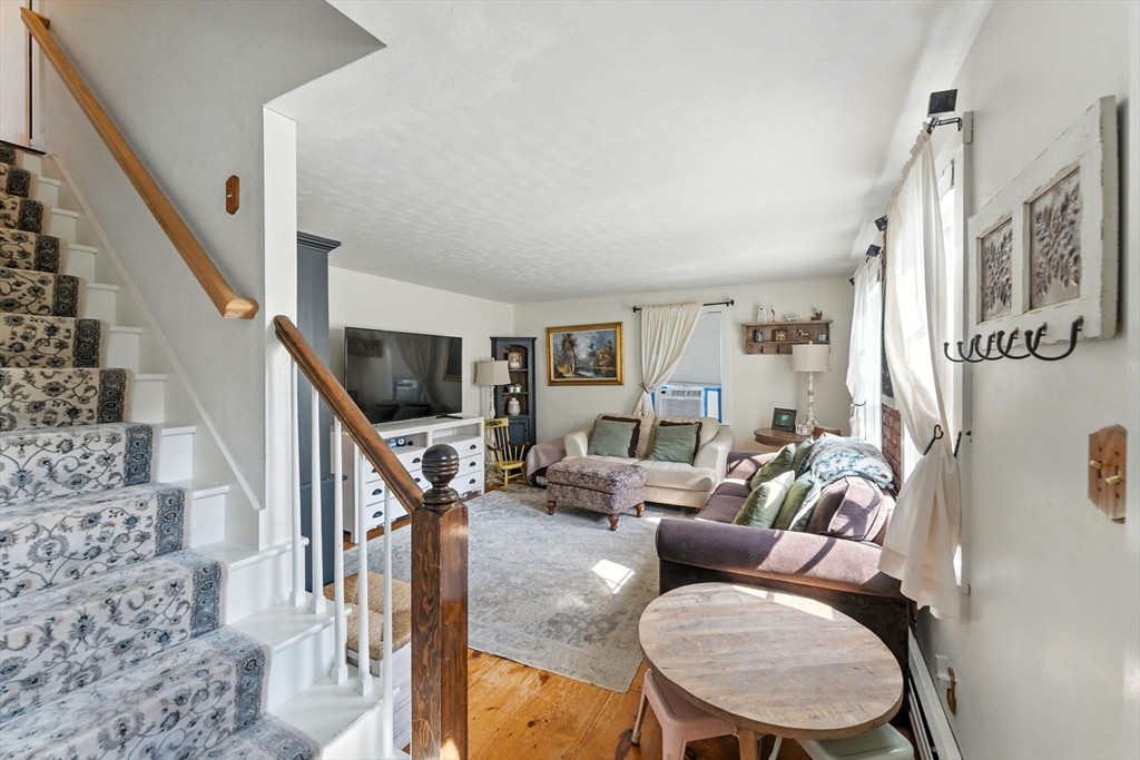 7 Davis Rd