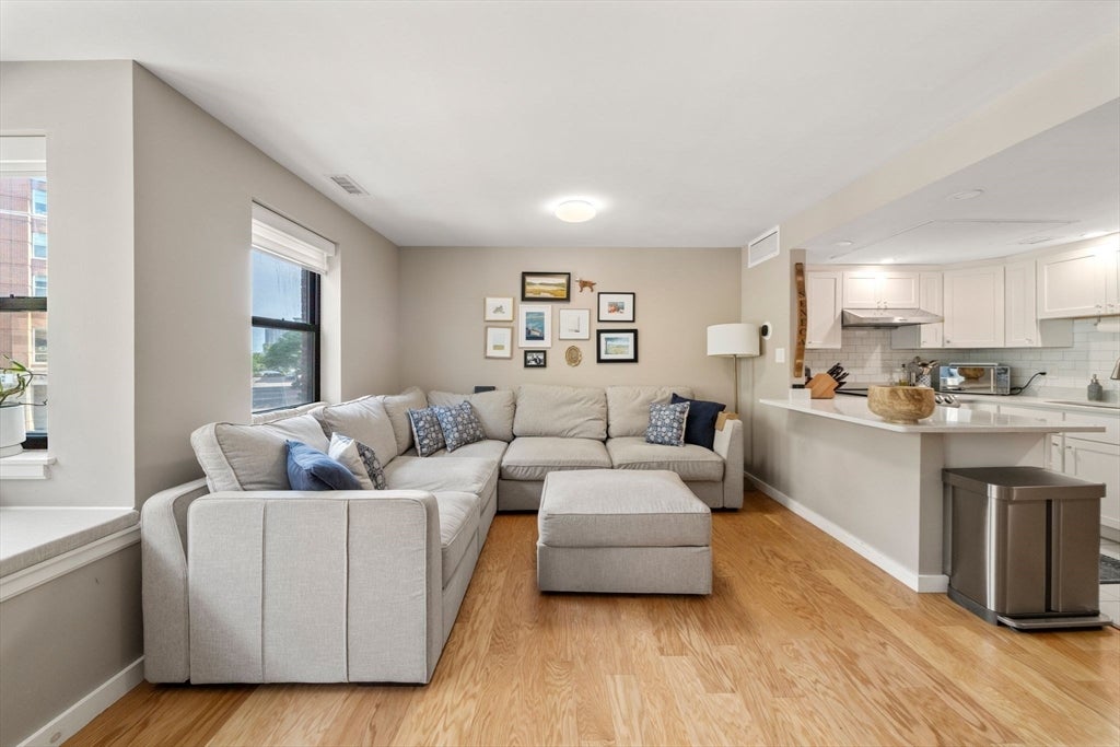 376 Commercial Street 2B