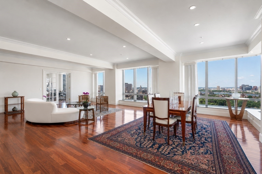 2 Avery Street 21E