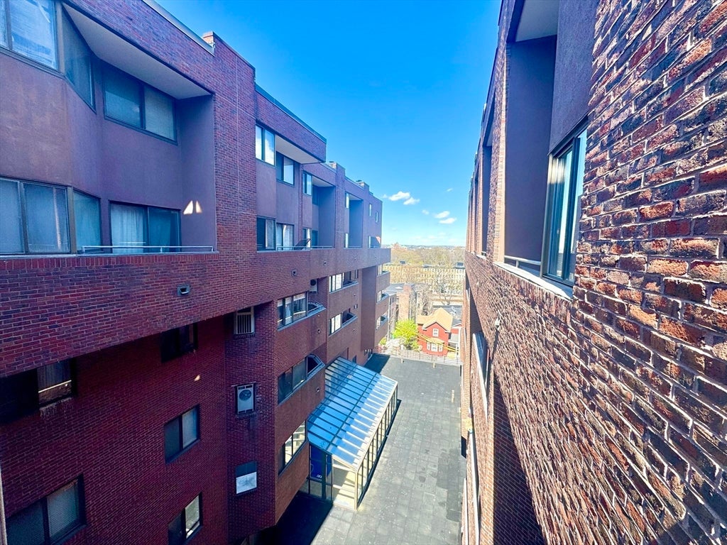 147 Kelton St 715