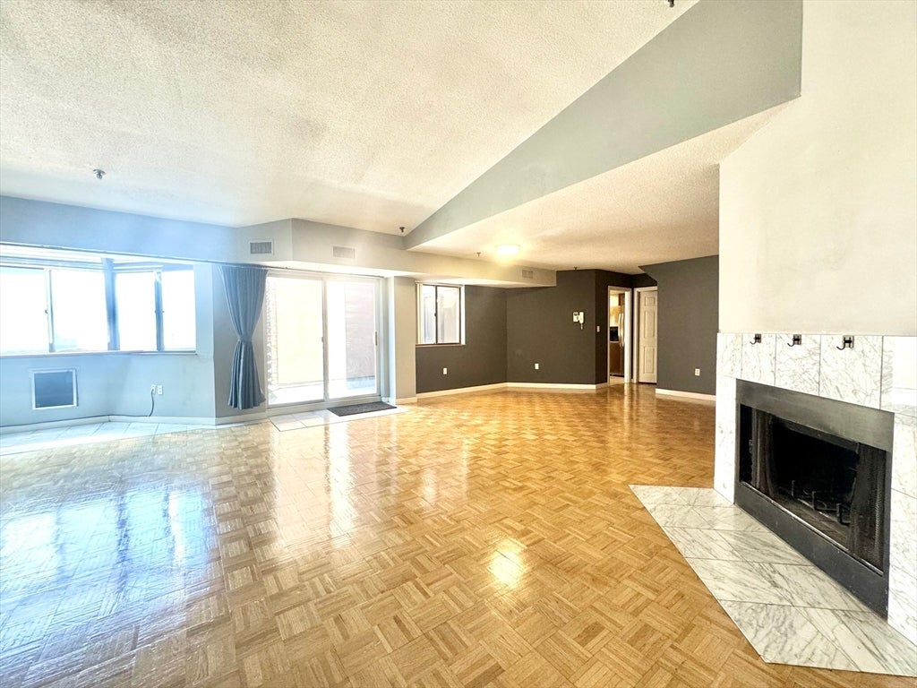147 Kelton St 715