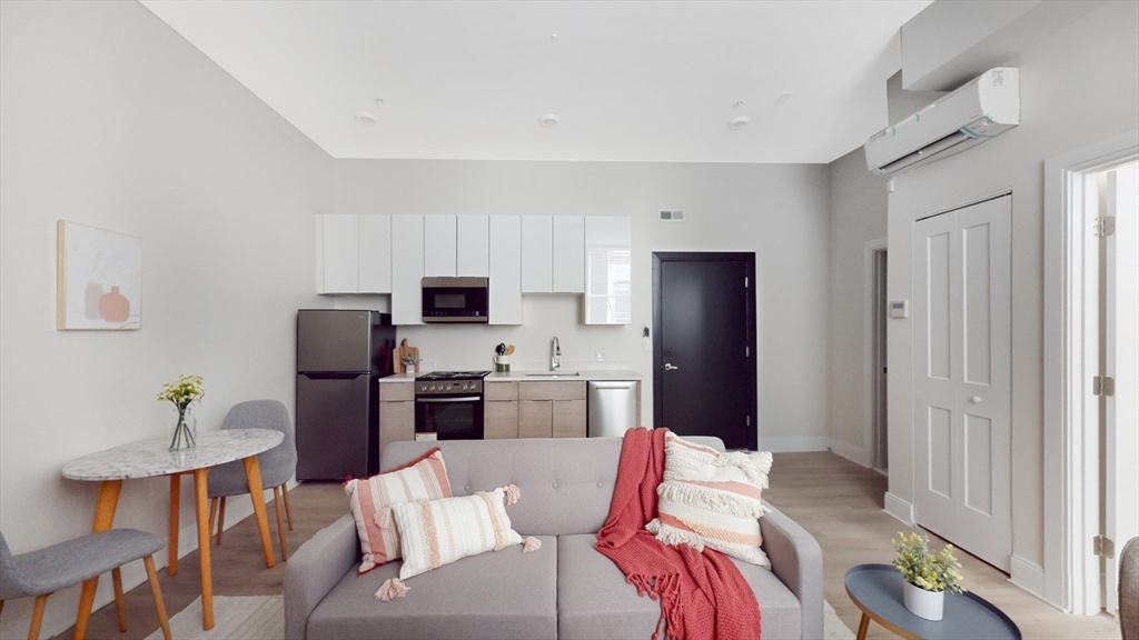 33 Hermon St L-401