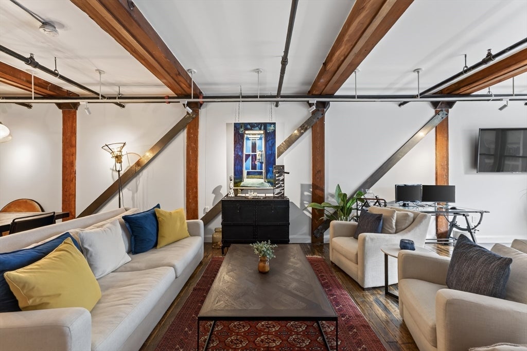 881 E 1st St #203, Boston, MA Photo #1