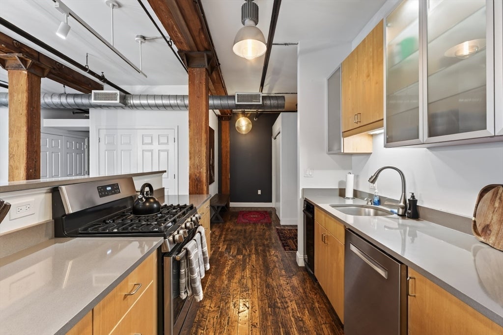 881 E 1st St #203, Boston, MA Photo #9