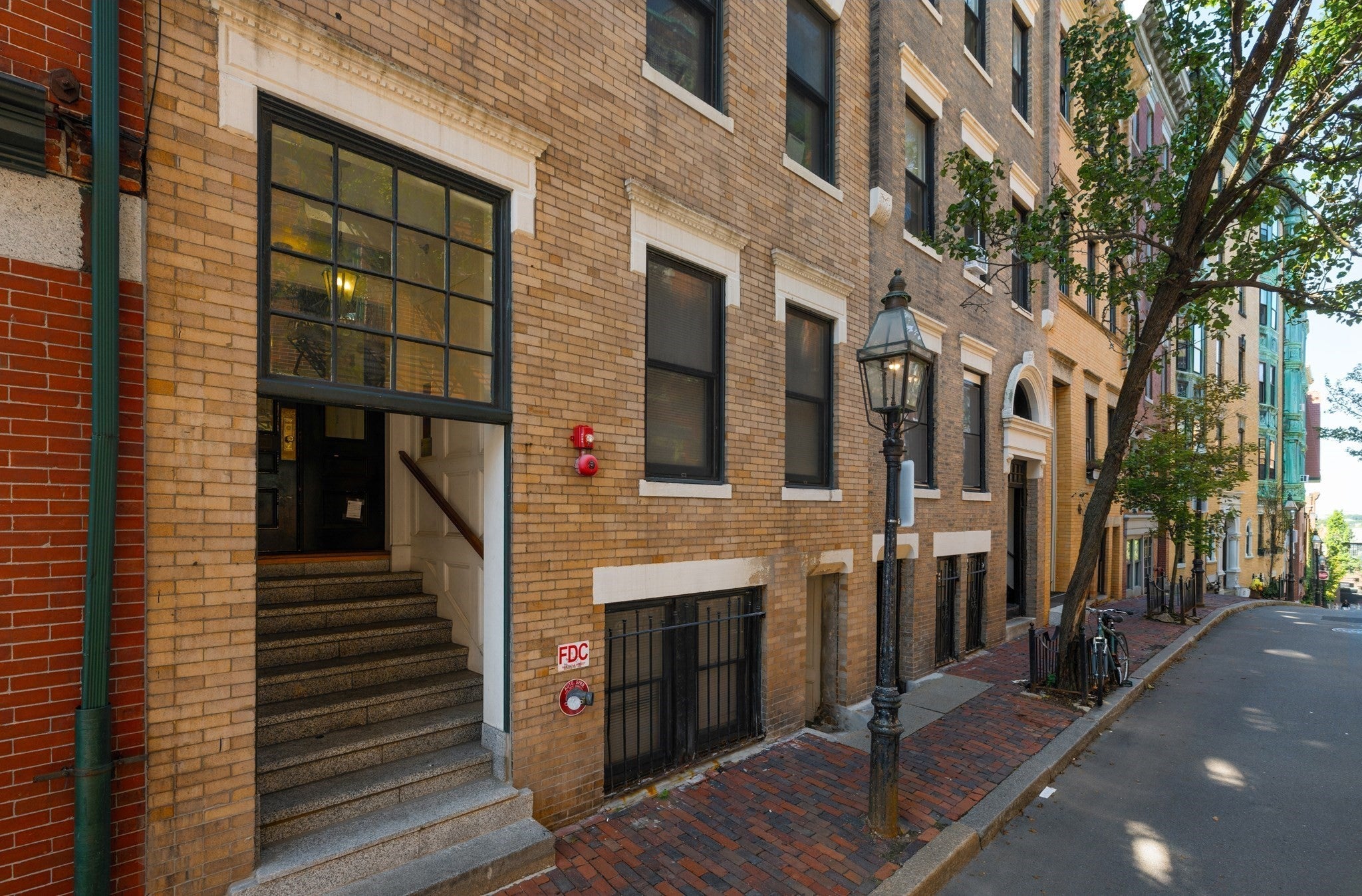 98 Myrtle Street, Boston, MA, 98 Myrtle Street, Boston, MA Photo #3