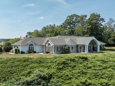 92 Juniper Ridge Dr Agawam MA 01030