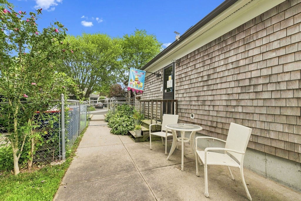 75 Acorn St, New Bedford, MA Photo #34