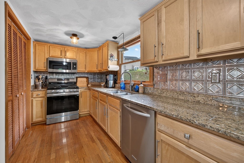 4 Jeffrey Rd, Billerica, MA, 4 Jeffrey Rd, Billerica, MA Photo #17