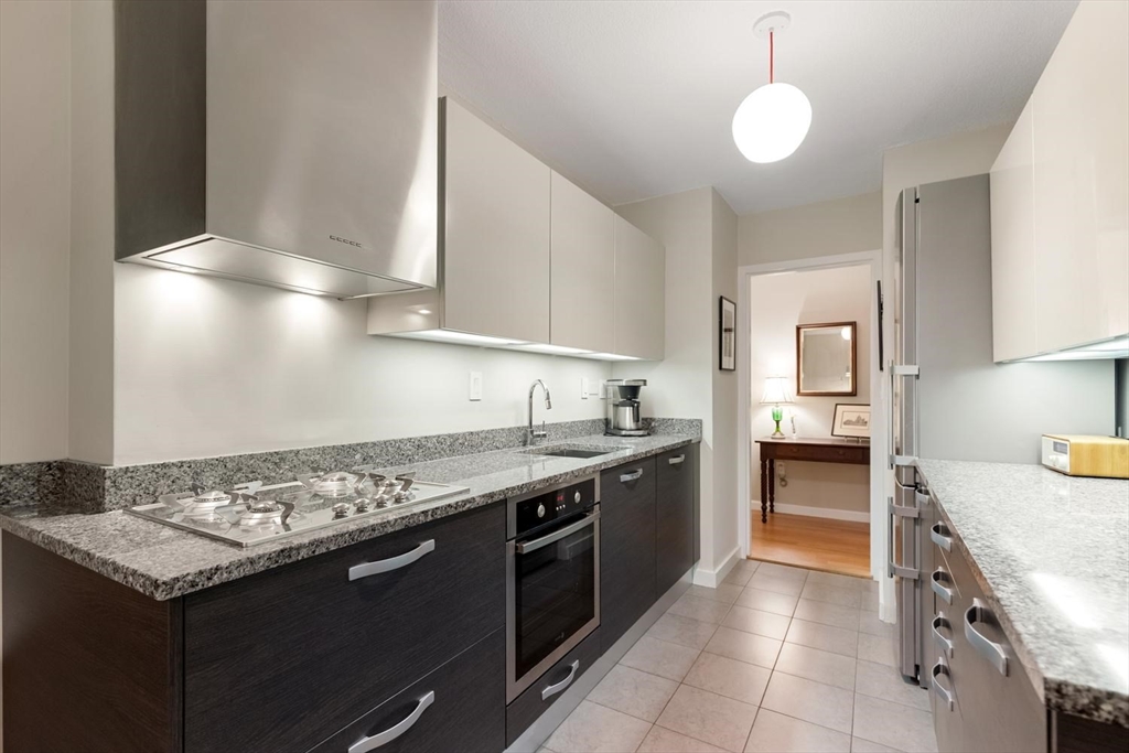2 Hawthorne Pl 5M
