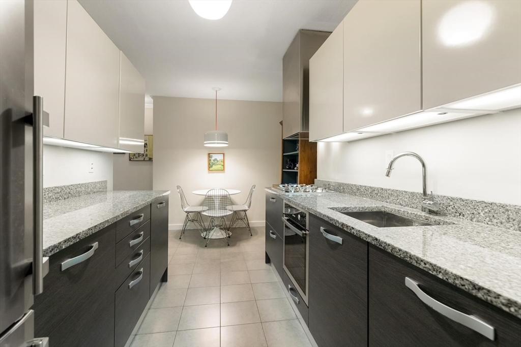 2 Hawthorne Pl 5M