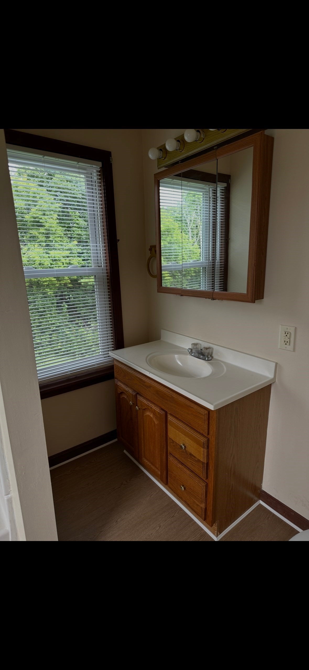 47 Lincoln St, Webster, MA Photo #9