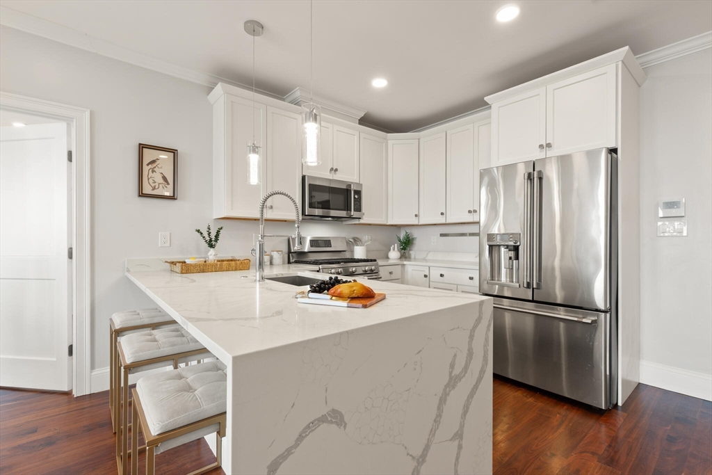 87 Medford St. 305