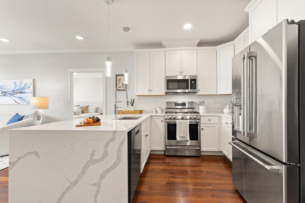 87 Medford St. 305