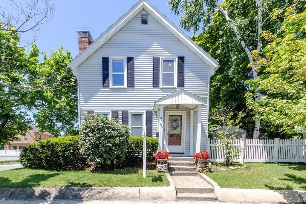 Photo of 123 Park St, Stoneham, MA
